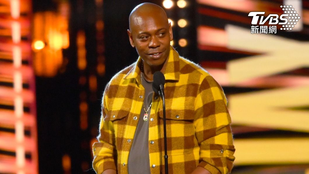 美國喜劇演員戴夫(David Chappelle)表示,威爾終於撕下假面具,希望繼續用他的真面目好好呼吸。(圖/達志影像美聯社)
