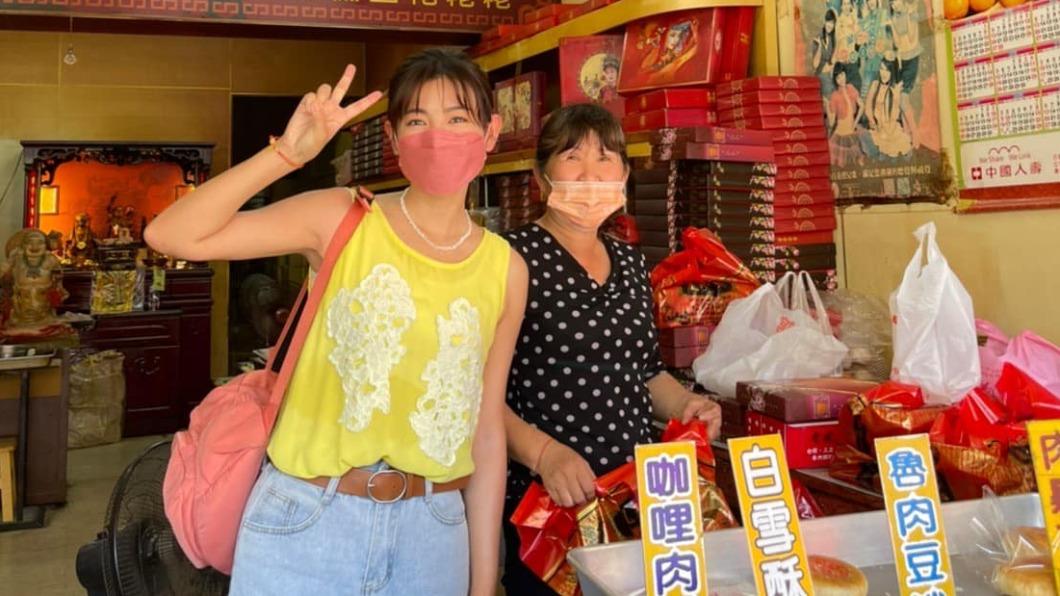 孝順的米可白,常不時回彰化幫父母賣餅。(圖/翻攝自米可白臉書)