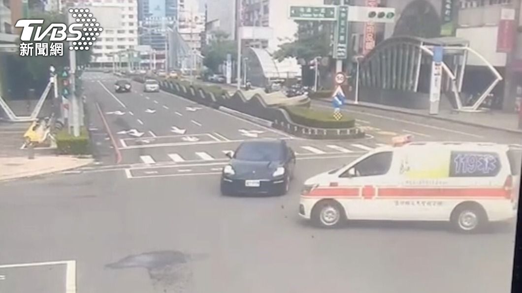 撞擊前一刻。(圖/TVBS)