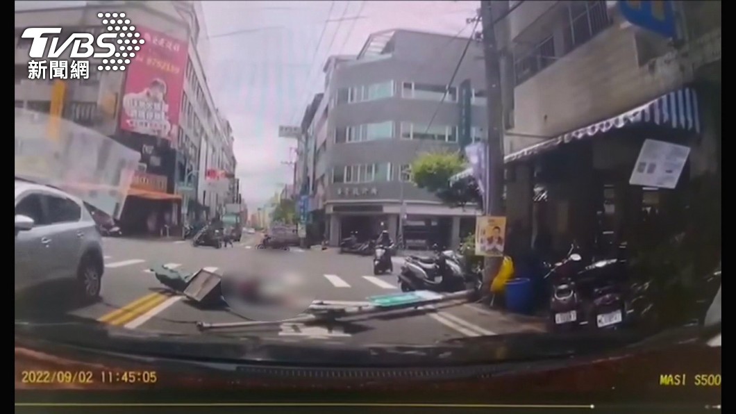 彰化新手媽遭紅綠燈砸傷恐癱 家屬了解國賠程序