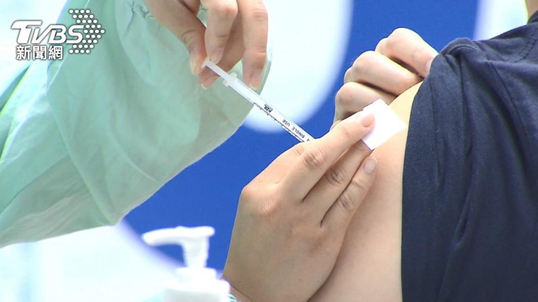 衛福部食藥署2日正式通過莫德納次世代疫苗EUA。(圖/TVBS)
