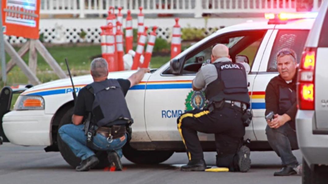 蒙克頓市(Moncton)一名24歲槍手,在街上突襲警察,造成3名皇家加拿大騎警(RCMP)死亡。(圖/翻攝自CBC)