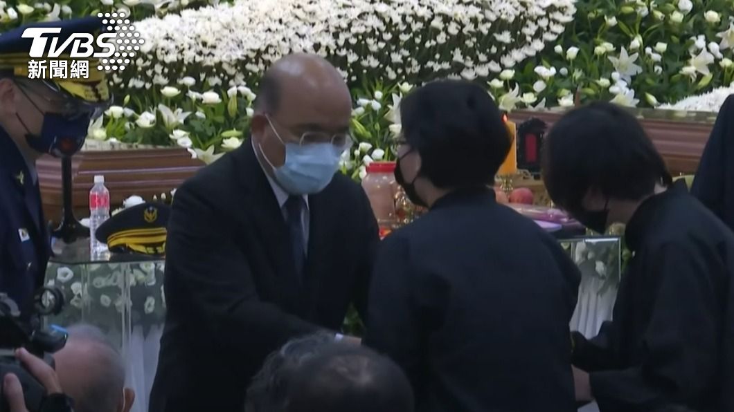 蘇貞昌和凃姊交談片刻。(圖/TVBS)