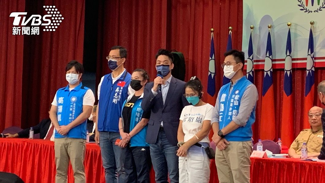 蔣萬安與藍營議員參選人們。(圖/TVBS)