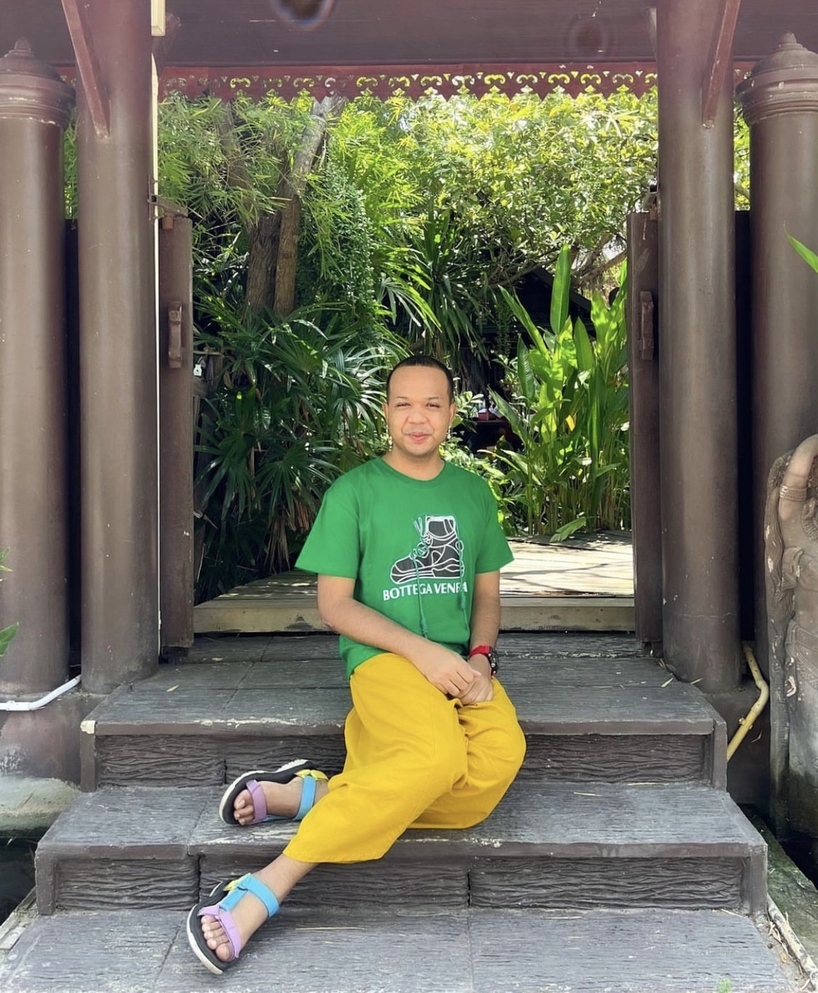 普拉旺化妝成女性賺錢並非一時衝動。(圖/翻攝自普拉旺IG)