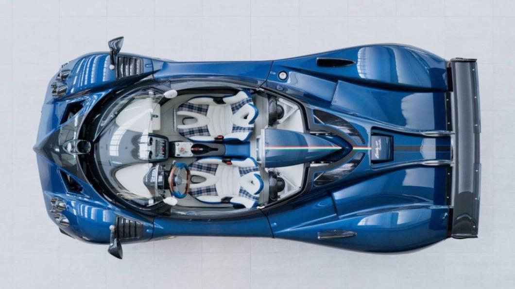 在外型上極為誇張,宛如量產版賽車一般。(圖/翻攝自Pagani)