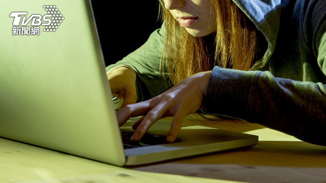 女子稱自己死而復活,還成仙可上天入地。(示意圖/shutterstock達志影像)