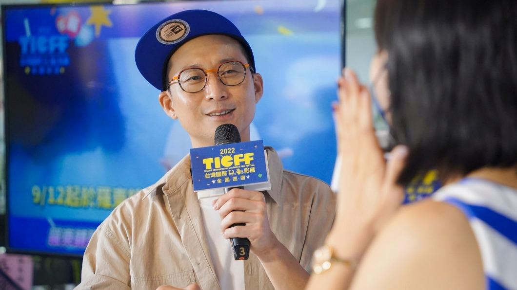 浩子疫情嘆無法出國 私授神招帶小孩在家「環遊世界」