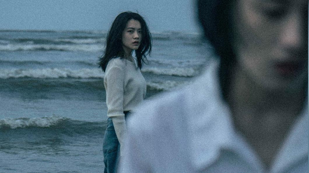 甜美女學生為爭取「創作自由」罷課 卻意外深陷三角戀