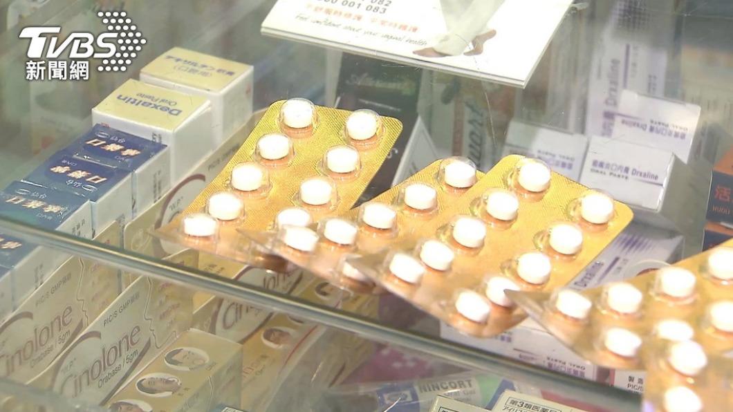 國衛院8月29日公布最新研究發現,年長者如每年服用活性維生素D3超過146天,其日後發生失智症風險是未服用者的1.8倍,讓不少民眾擔憂,台灣事實查核中心5日發出事實釐清報告。(圖/TVBS)