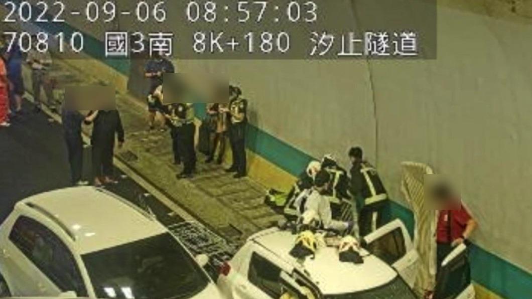 該起事故造成5人受傷、4人送醫。(圖/國道即時影像)