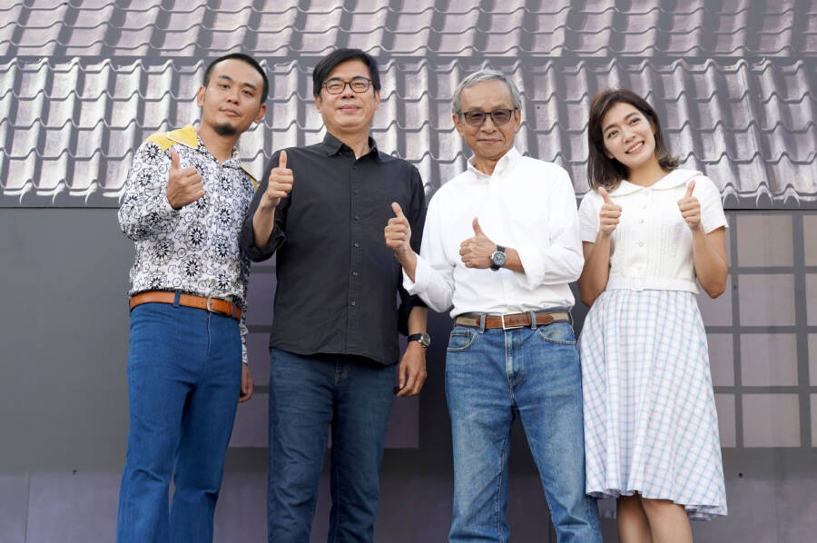 圖／導演吳念真、楊大正及林雨宣等人現身高雄宣傳，市長陳其邁驚喜現身開金口唱歌力挺，並呼籲民眾多多支持台灣本土文藝活動。