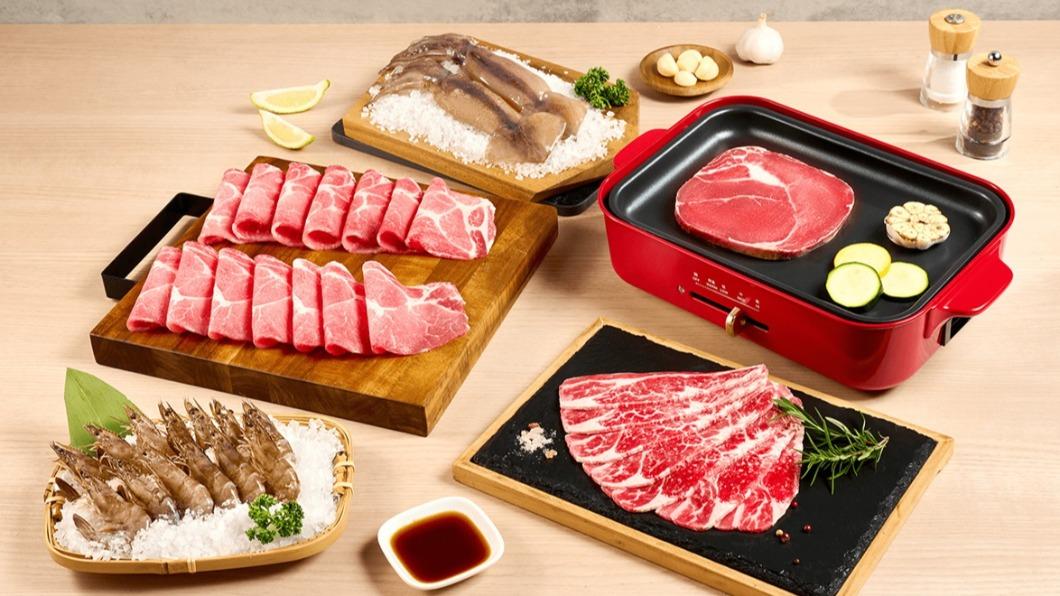 7-11獨家販售的「王品嚴選-海陸雙饗燒烤宴」,價格千元有找。(圖/王品集團提供)