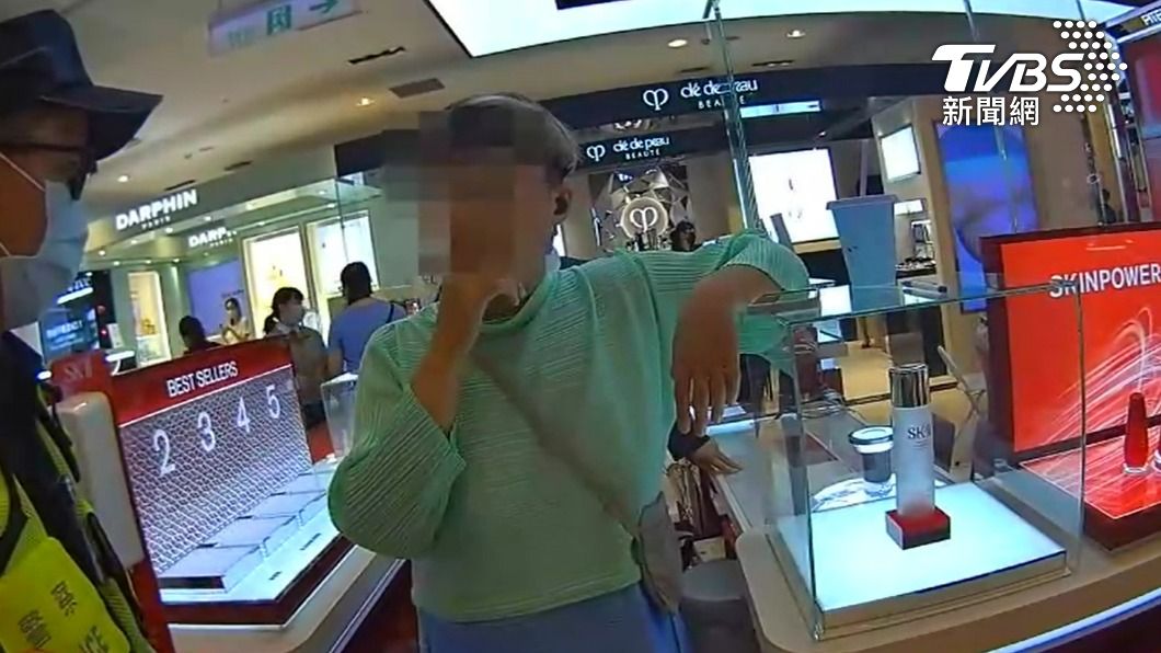楊女說自己吐了一塊壽司。(圖/TVBS)