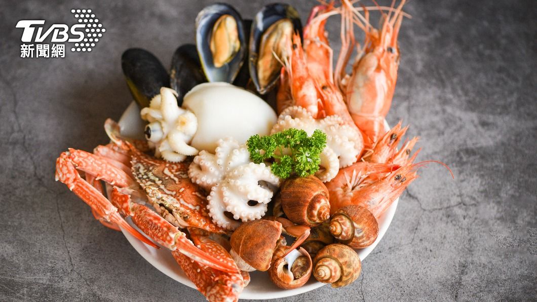 帶有甲殼的海鮮最為傷牙。（示意圖／shutterstock達志影像）