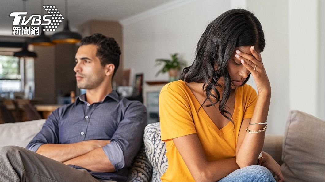 睡前吵架可能導致不愉快的記憶成為長期記憶。（示意圖／shutterstock 達志影像）