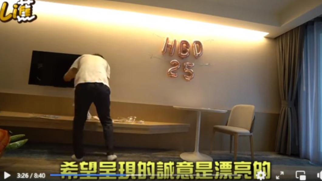 香蕉用心準備求婚。（圖／翻攝自香蕉王俊傑臉書）