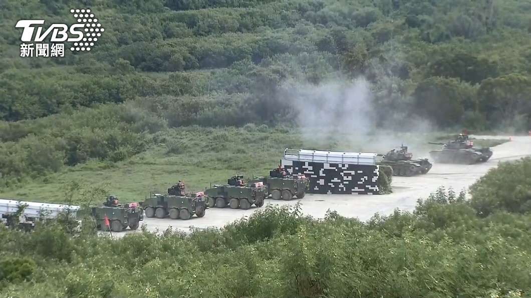 賞鯨船闖國軍管制海域疑遭假彈擊中　國防部回應：將調查