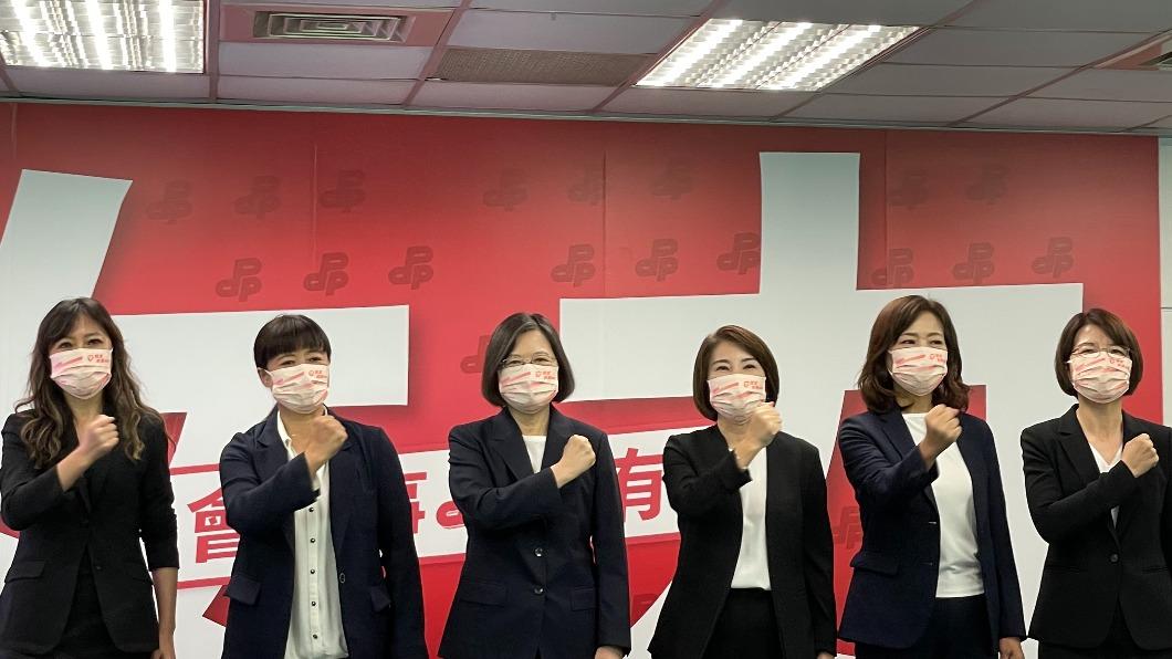 酸藍營對手?蔡英文:自稱媽媽市長 對市政毫無關注