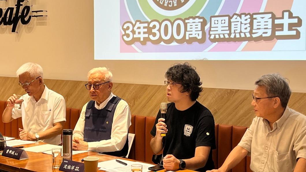 曹興誠行動計劃第一步,是要在三年內訓練出三百萬名「黑熊勇士」,(圖/翻攝自黑熊學院臉書)