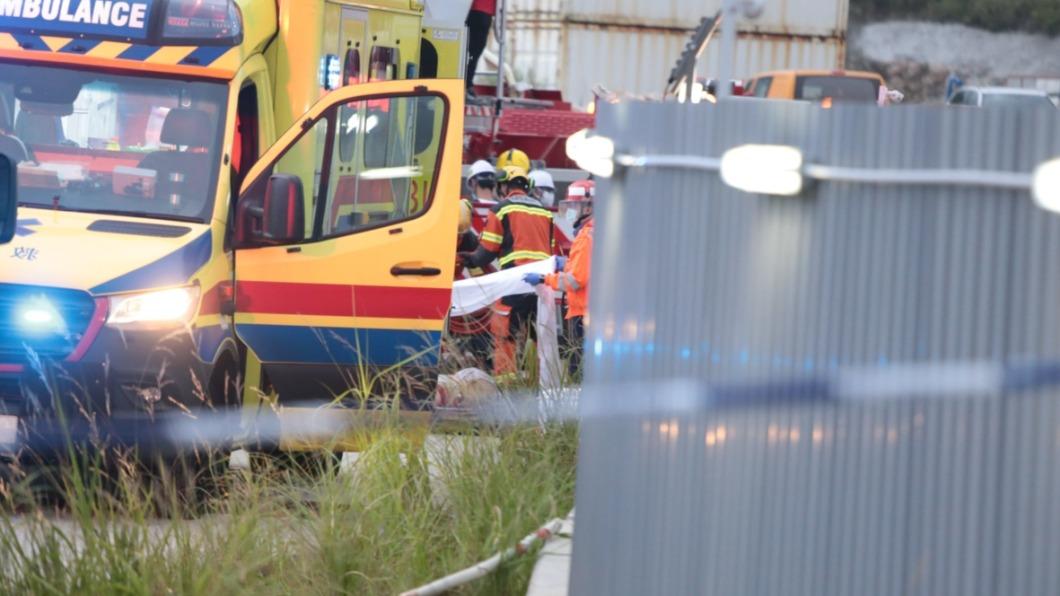 一名被困工人證實死亡。(圖/香港01)