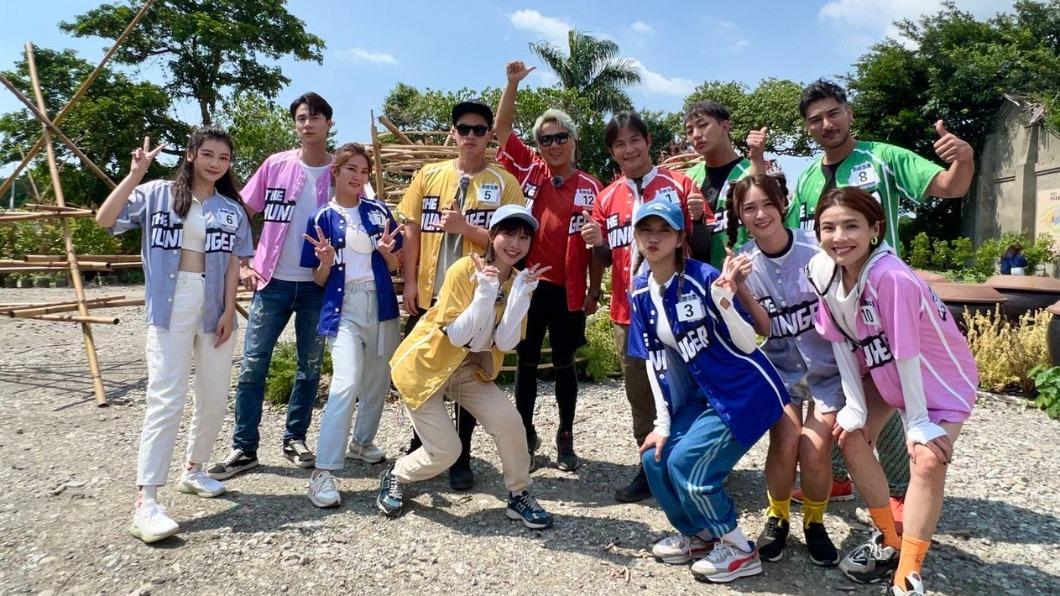 林芷芸（左起）、劉書宏、楊雅筑、許孟哲、峮峮、王仁甫、孫協志、豆花妹、許明杰、李若玹、羅平和徐小可出外景。（圖／中視提供）