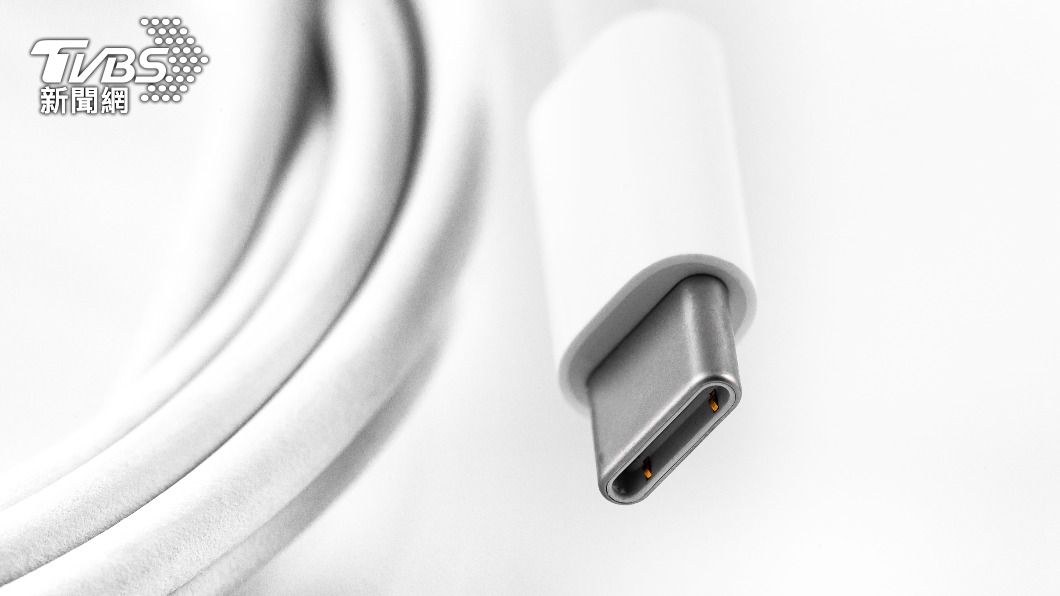 因為iPhone 14沒改用typeC,不少人沒想衝動換機。(示意圖/shutterstock達志影像)