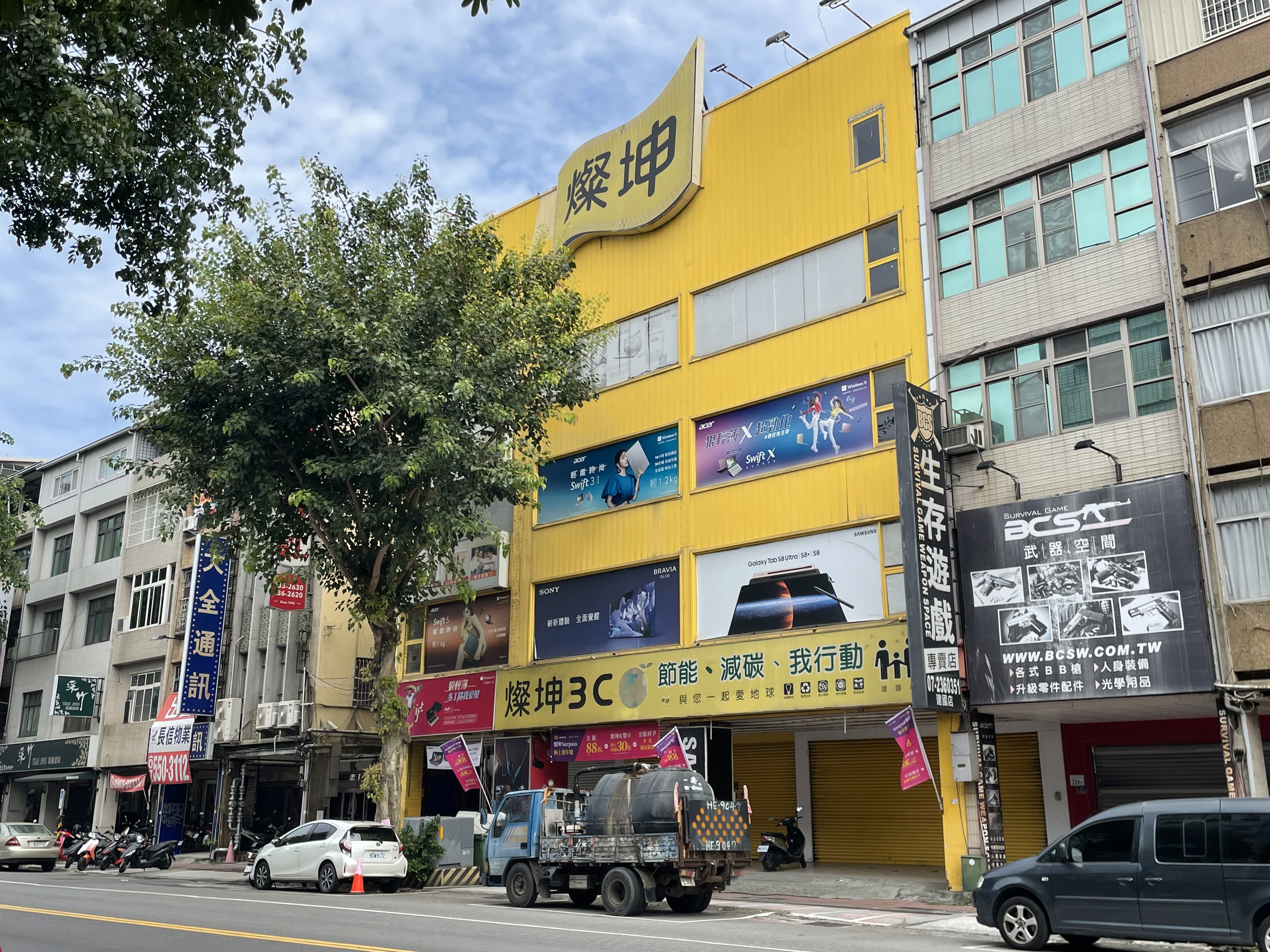 位於建國二路電腦街的的燦坤3C,今年4月以總價1.88億元成交。(圖/台灣房屋提供)