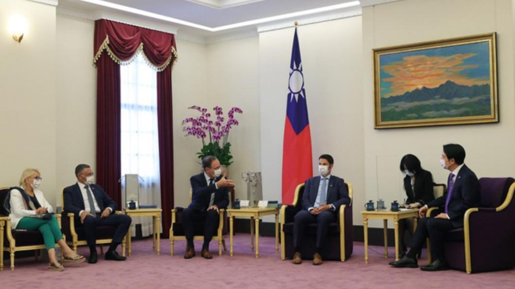 副總統賴清德今接見「法國參議院歐洲事務委員會副主席貝勒發（Cyril Pellevat）訪團」。（圖/總統府提供）