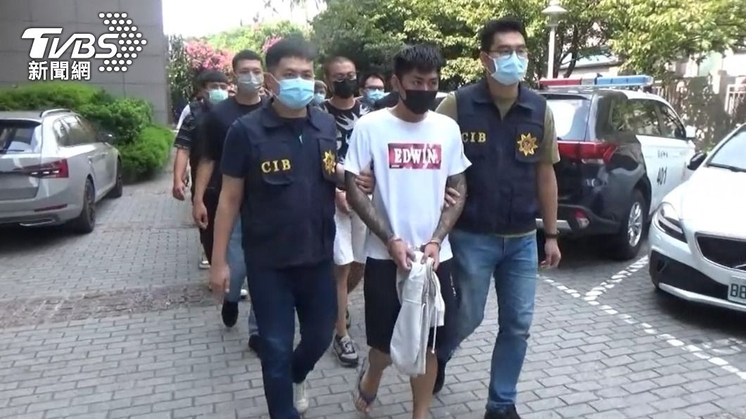 警方執行第三波全台大掃黑,逮捕281名黑道份子。(圖/TVBS)