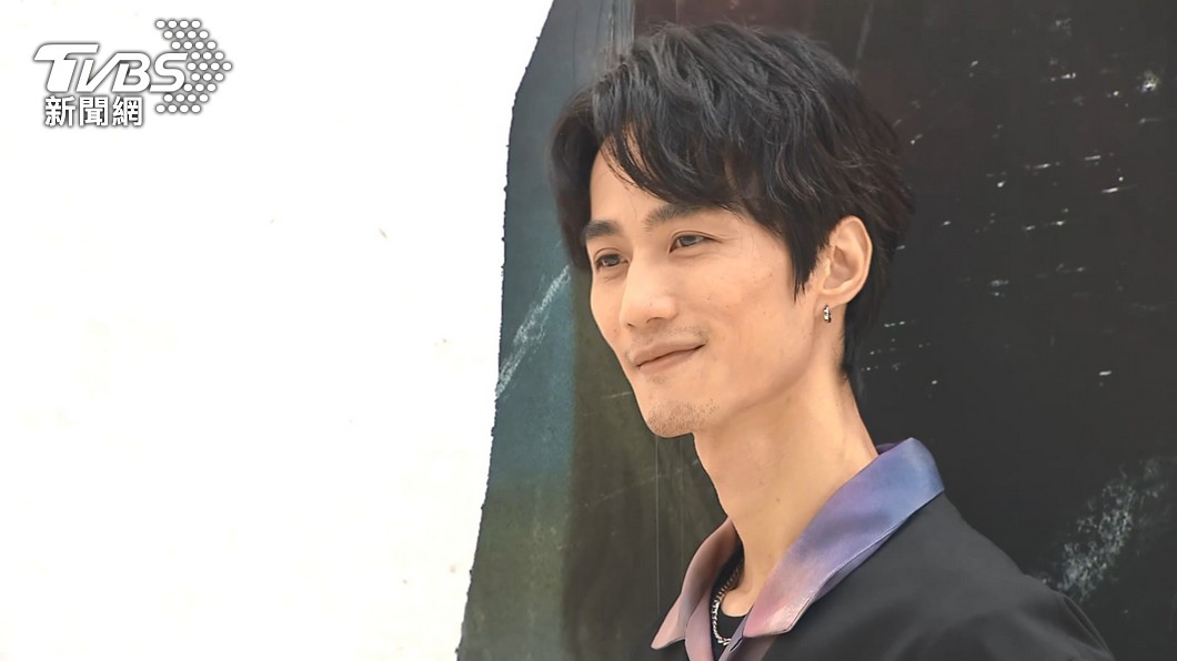 李英宏透過呼吸、伸展將症狀舒緩,現在已經較能控制症狀。(圖/TVBS)