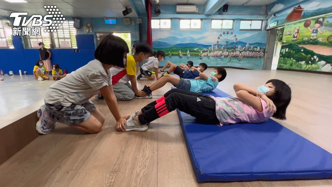 學生體適能迎新變革！仰臥起坐改捲腹　明年8月實施