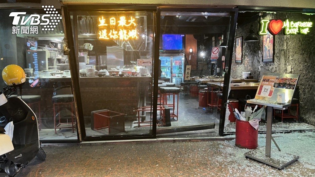 新莊燒烤店烤箱突氣爆 4人受傷送醫急救