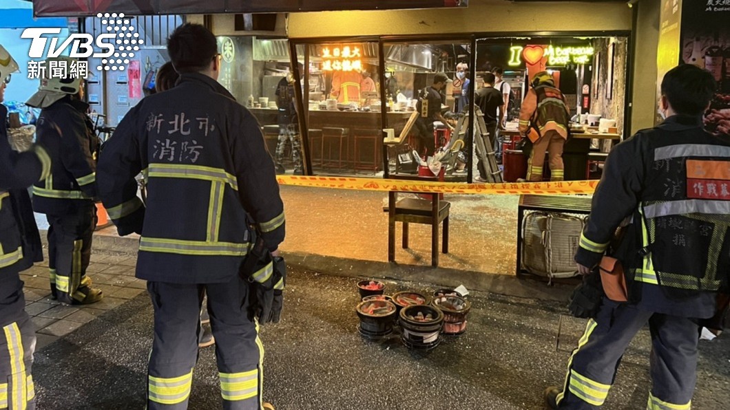 警消獲報隨即趕往現場處理。（圖／TVBS）