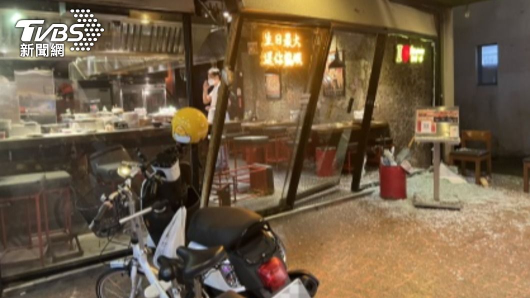 新莊燒烤店瓦斯烤爐起火震碎燈管　4人受傷送醫