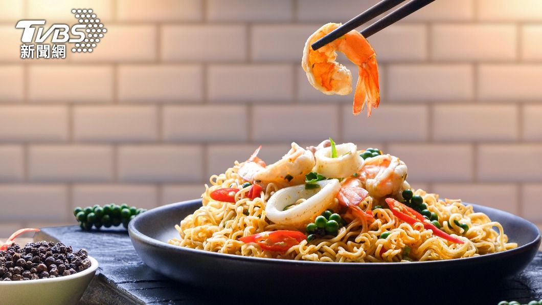 醫師推薦了炒泡麵食譜。(示意圖/shutterstock達志影像)