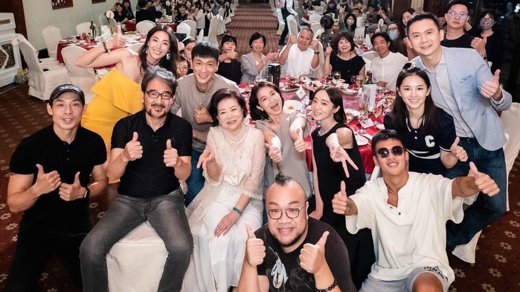 《詐團圓》日前殺青。(圖/翻攝自謝瓊煖臉書)