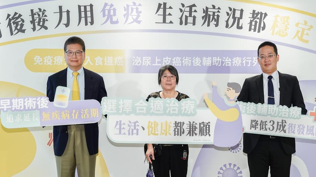 張太太(中)罹患腎盂癌,接受免疫療法。(圖/TVBS)
