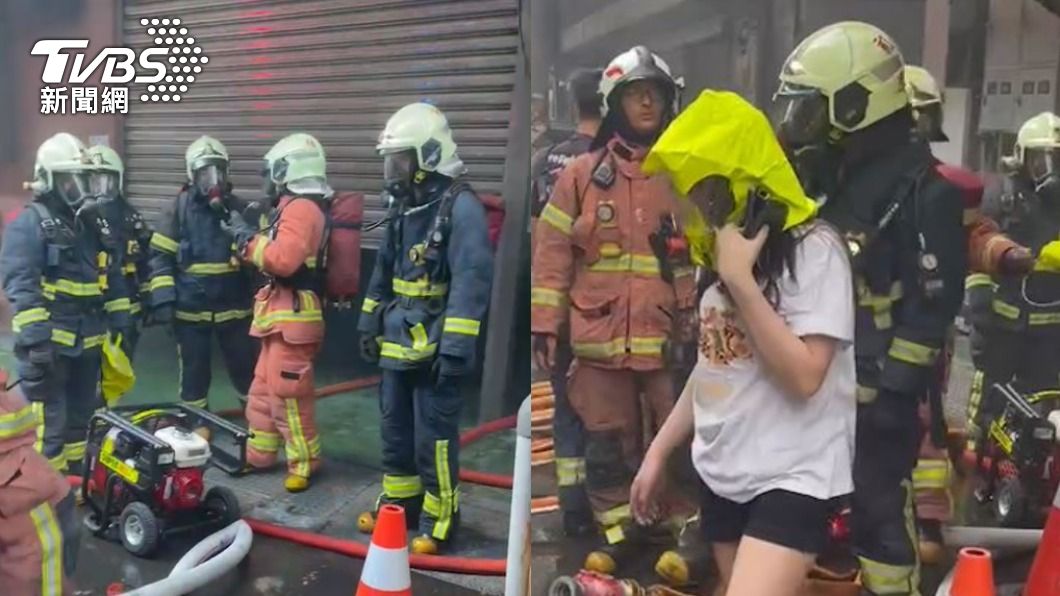 警消於工廠2樓救出4名外籍移工,將人預防性送醫。(圖/TVBS)