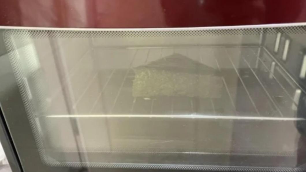 原PO提醒飯糰烤後十分燙手。（圖／翻攝自Dcard）