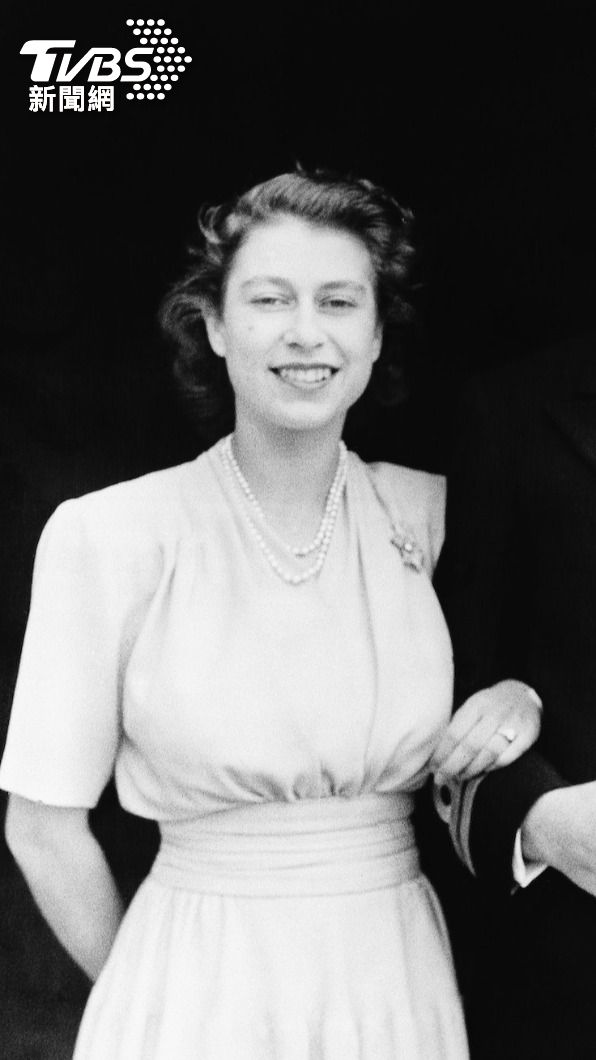 伊莉莎白二世在1947年11月步入婚姻殿堂。(圖/達志影像美聯社)