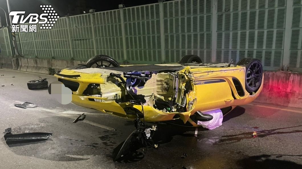 超跑酒駕夢？百萬保時捷剛交車被撞爛　怕酒測棄車逃