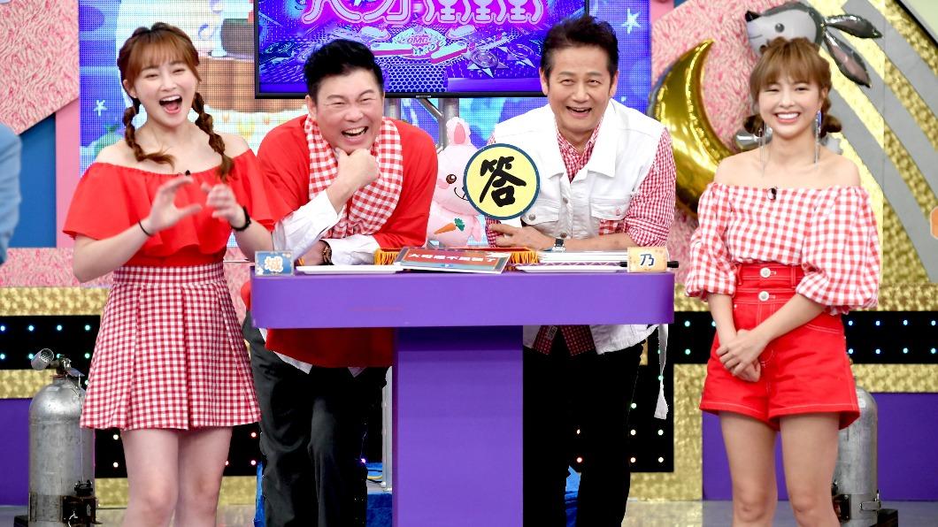 《天才衝衝衝》主持人張文綺（左起）、曾國城、徐乃麟以及徐凱希都曾確過診。（圖／華視提供）