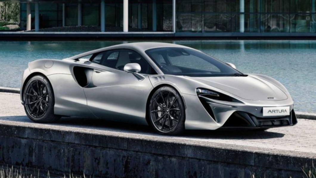 女王登基70週年時,McLare推出Artura特仕車來慶祝。(圖/翻攝自 McLaren)