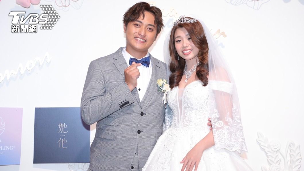 包偉銘兒子包庭政與老婆嚴苡蓉去年登記,今補辦婚宴。(圖/黃城碩攝)
