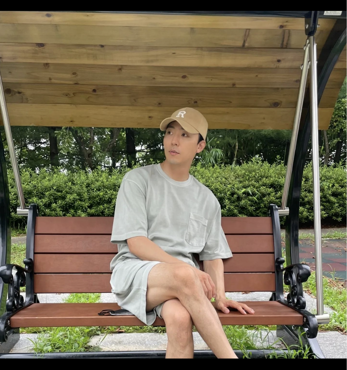繼李茂生後,朴海鎮遭外界質疑就是涉毒男星。(圖/翻攝自@leemusaeng_official IG)