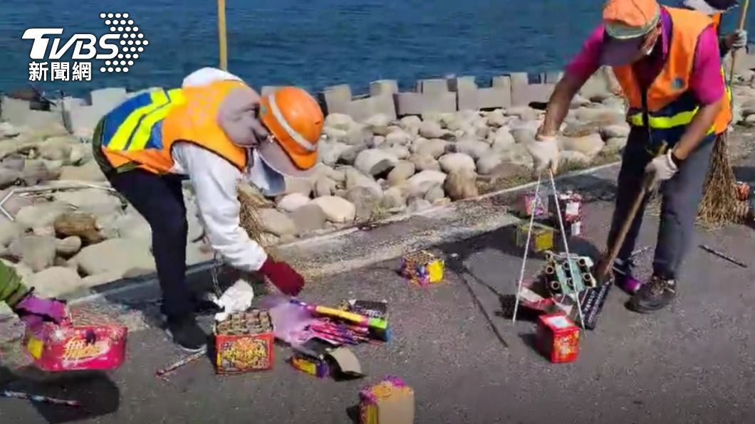 留下大批垃圾沒清理。(圖/TVBS)