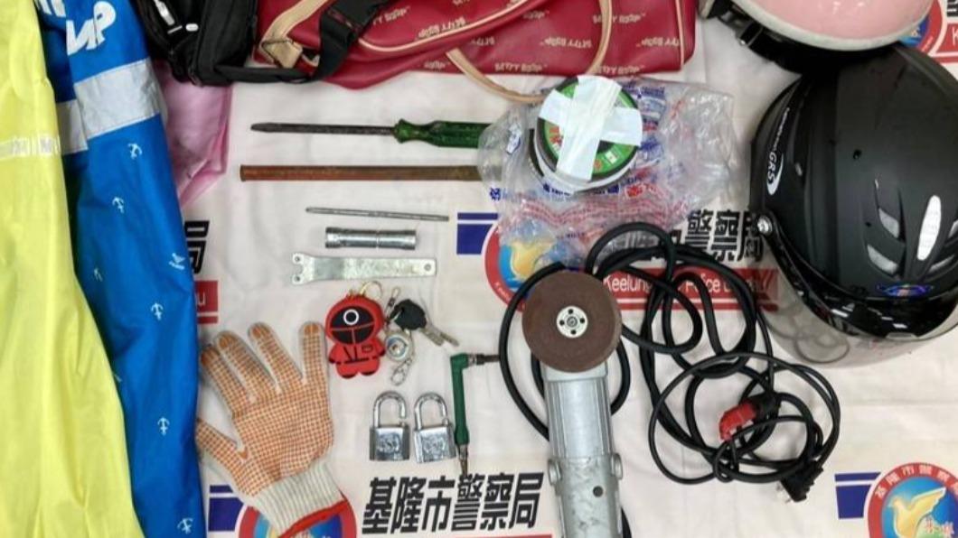 警方起出嫌犯的作案工具（基隆市警局提供）