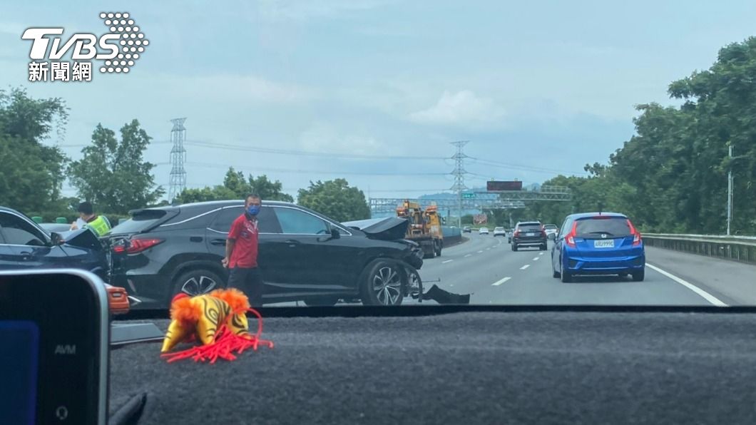 快訊/國三竹山段5車連撞!剩外側通行 塞成車龍