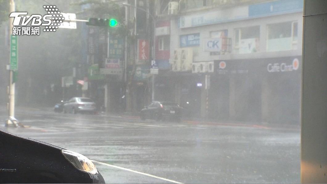 恐3颱接力!梅花豪雨橫掃十縣市 「後面還2個」活躍期來了